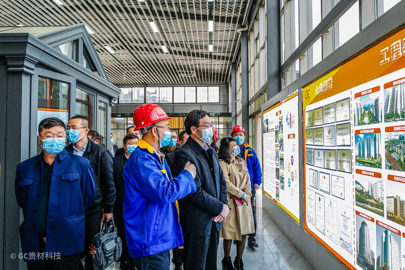 施波：贵州省工商联副主席   徐红：贵阳市委常委、市委统战部部长